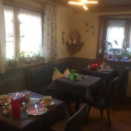 Gaestehaus Christa Pensión 4*